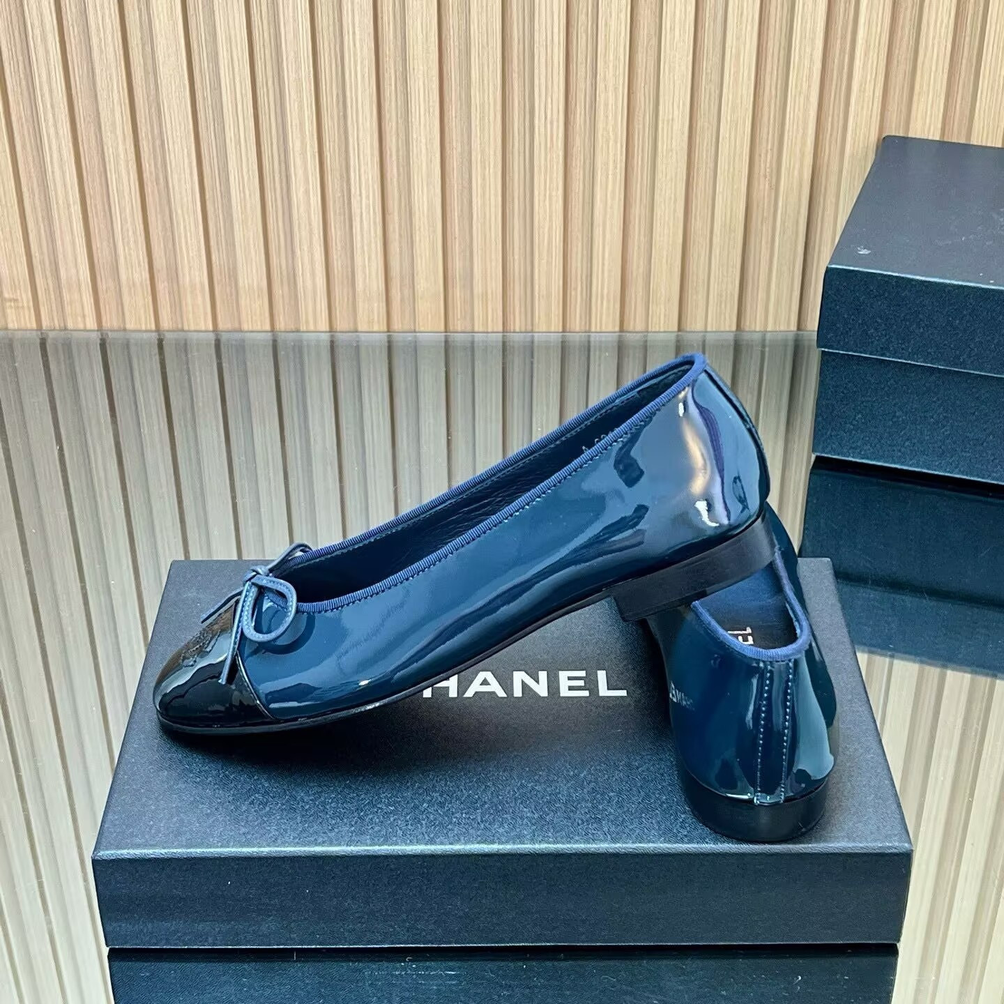 ua Ch*el ballet flats