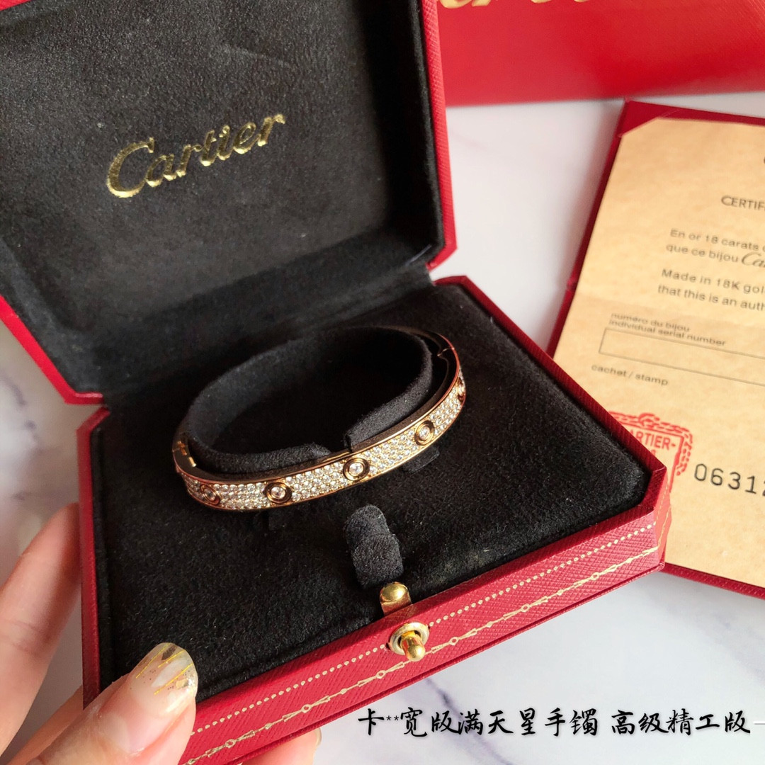 Ca*t*er gypsophila wide bracelet