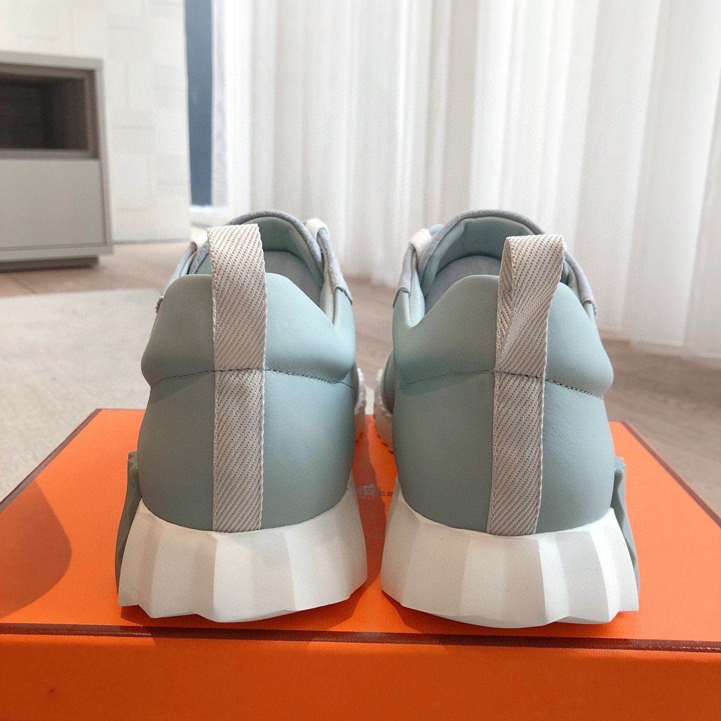 ua H**me5 bouncing sneaker