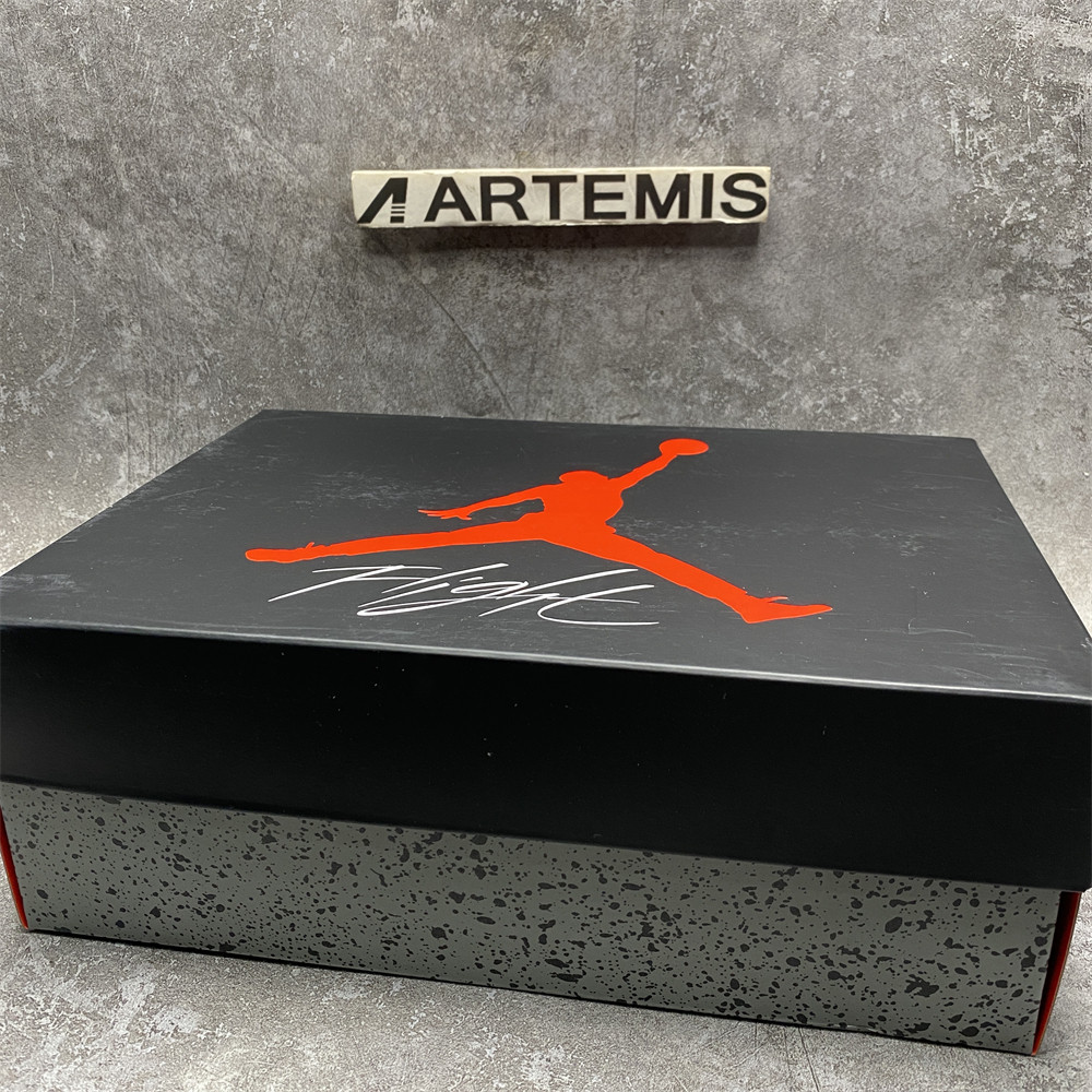 AIR JORDAN 4 RETRO 