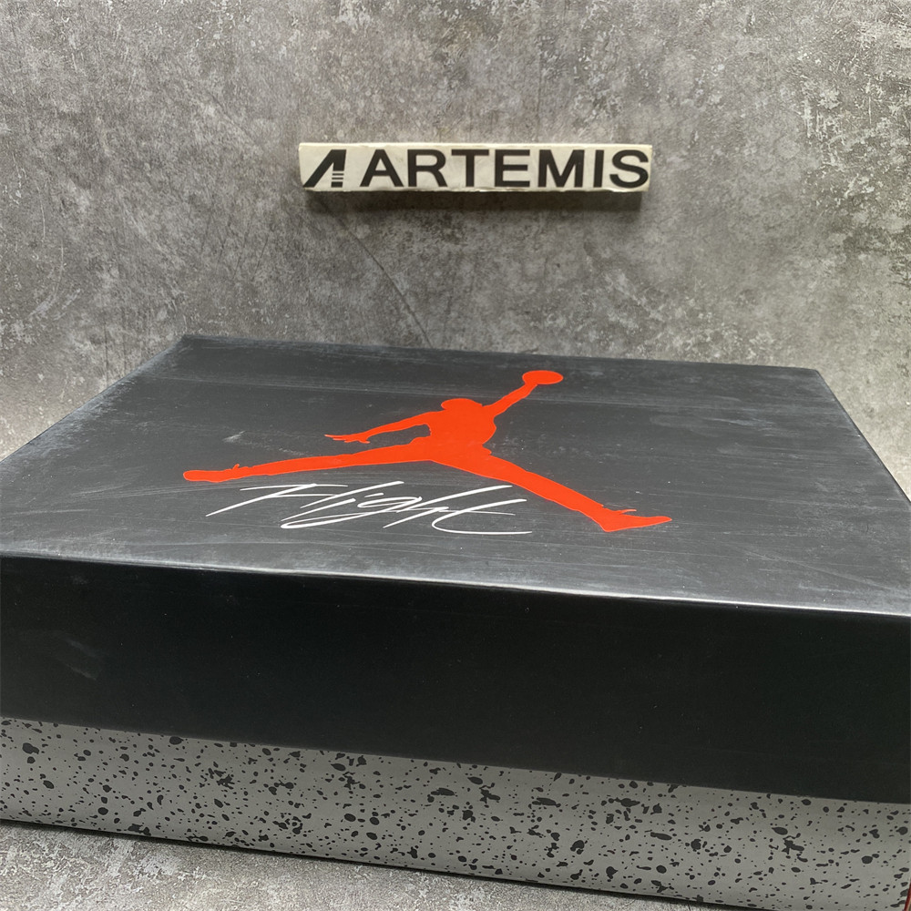 AIR JORDAN 4 RETRO