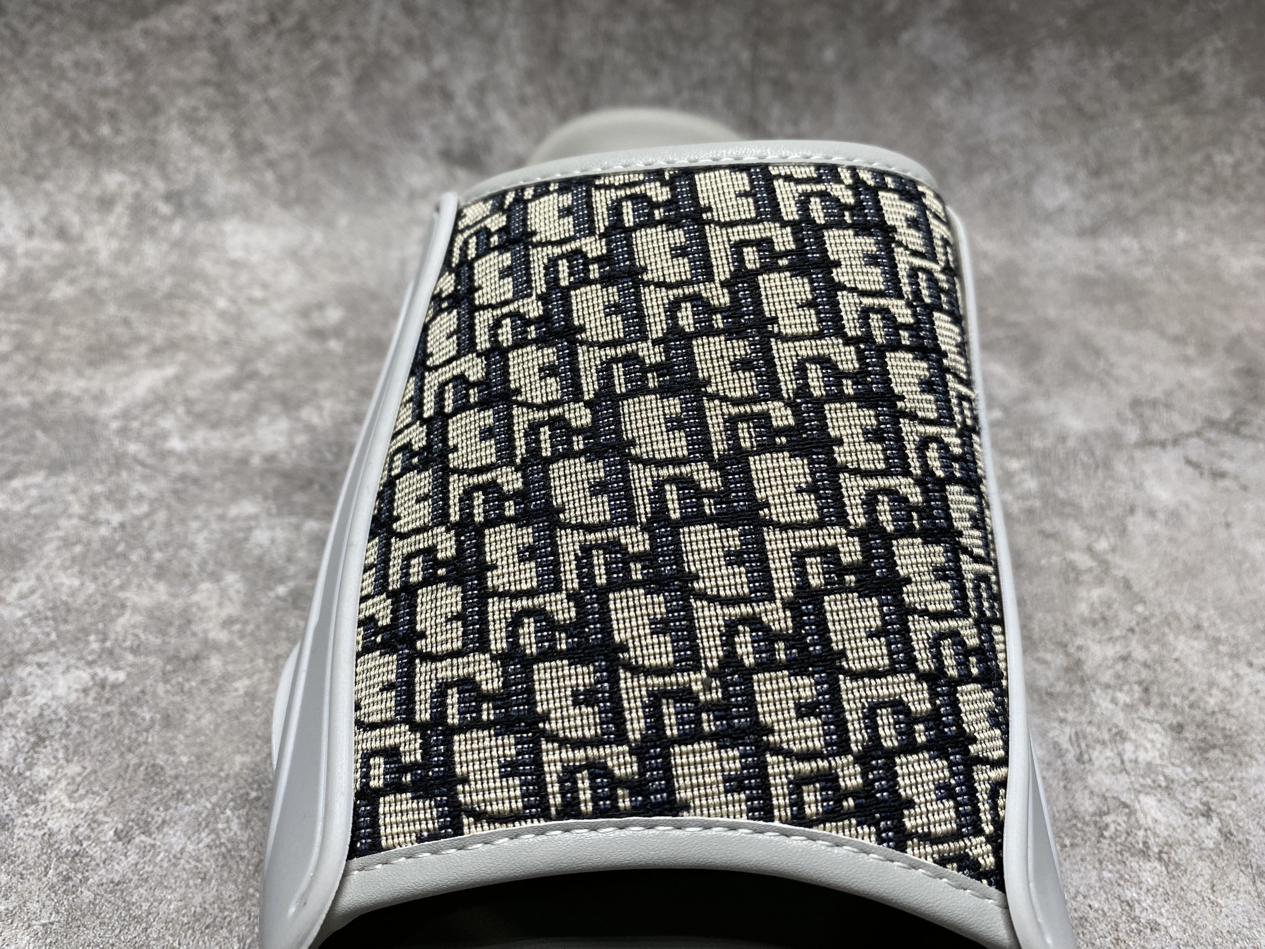 ua D*or sandal