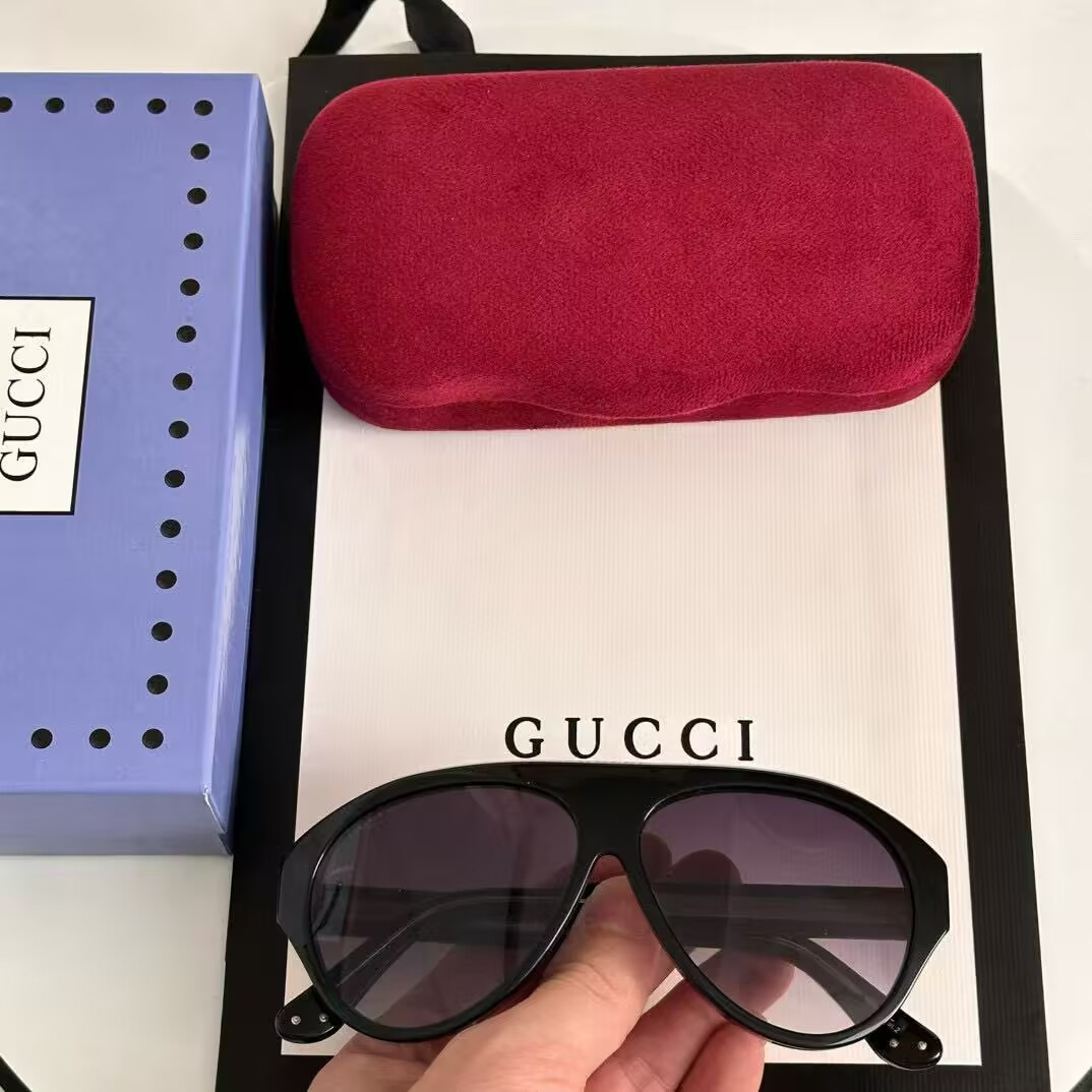G*u*i glasses