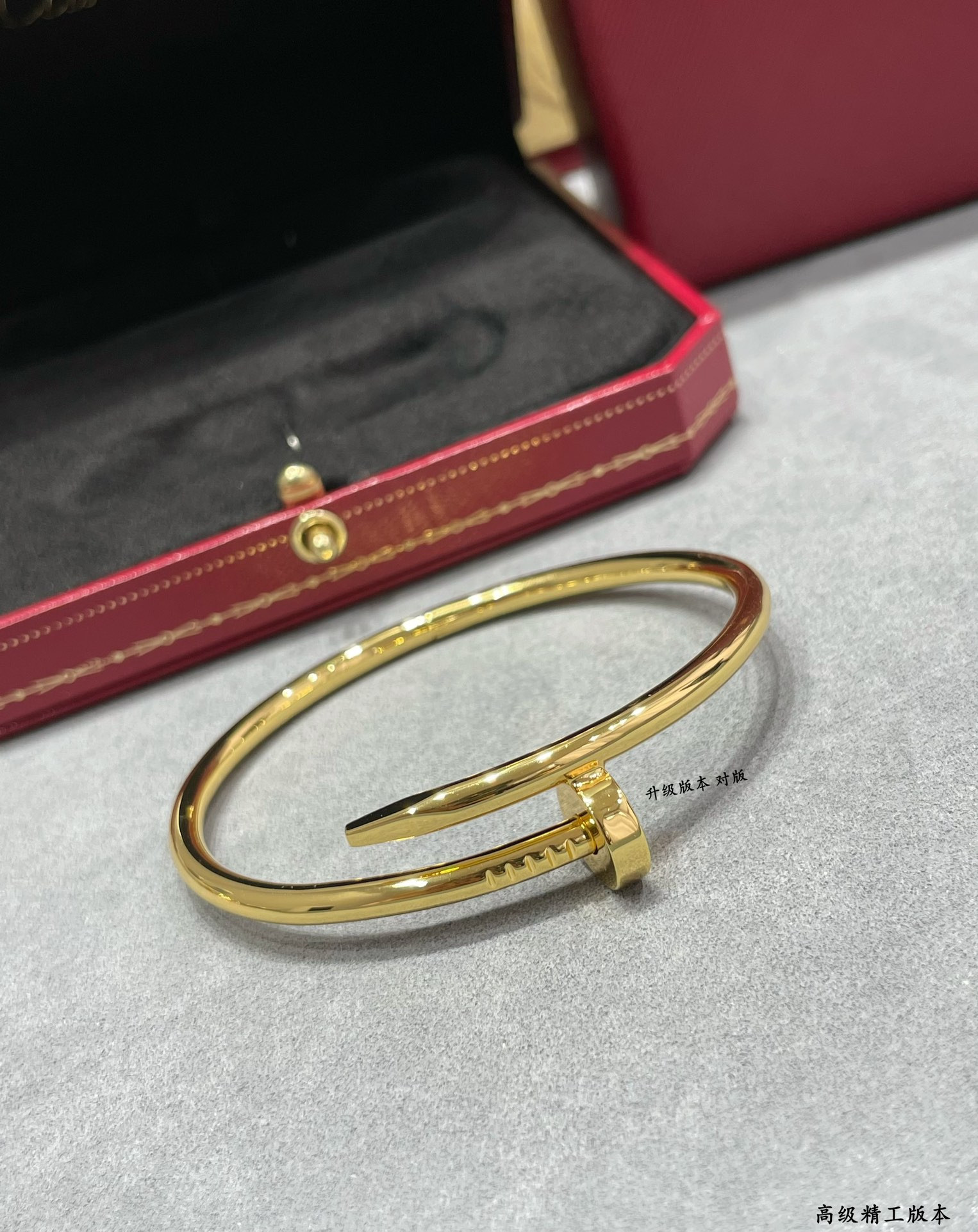 Ca*t*er thick polished nail bracelet
