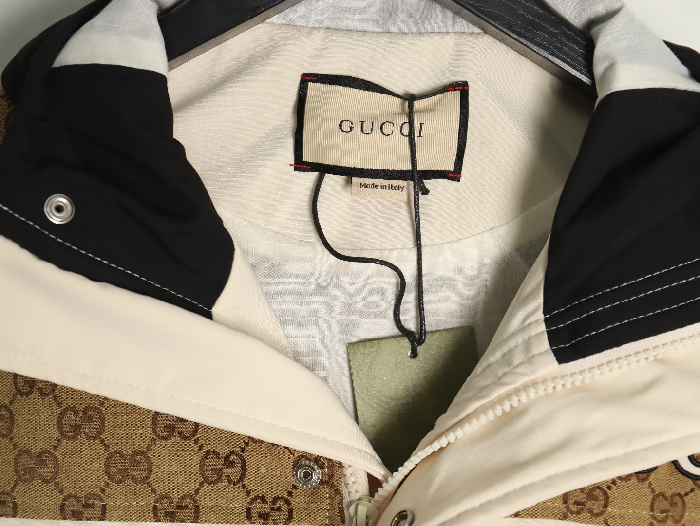 G*u*i coats