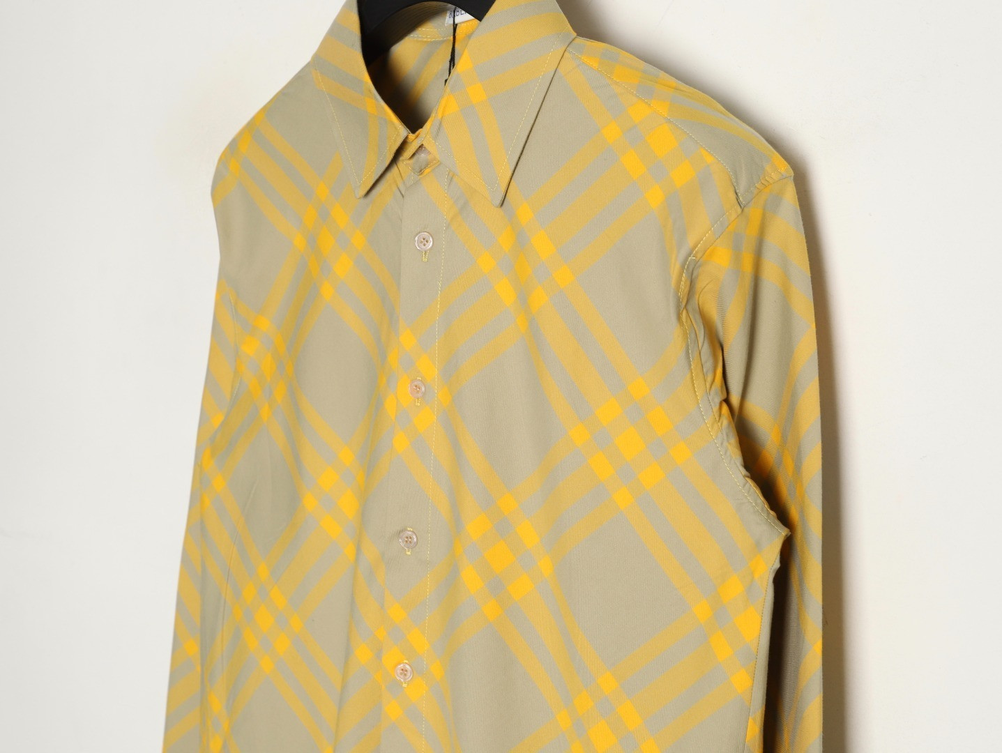 B**rry long-sleeved shirts