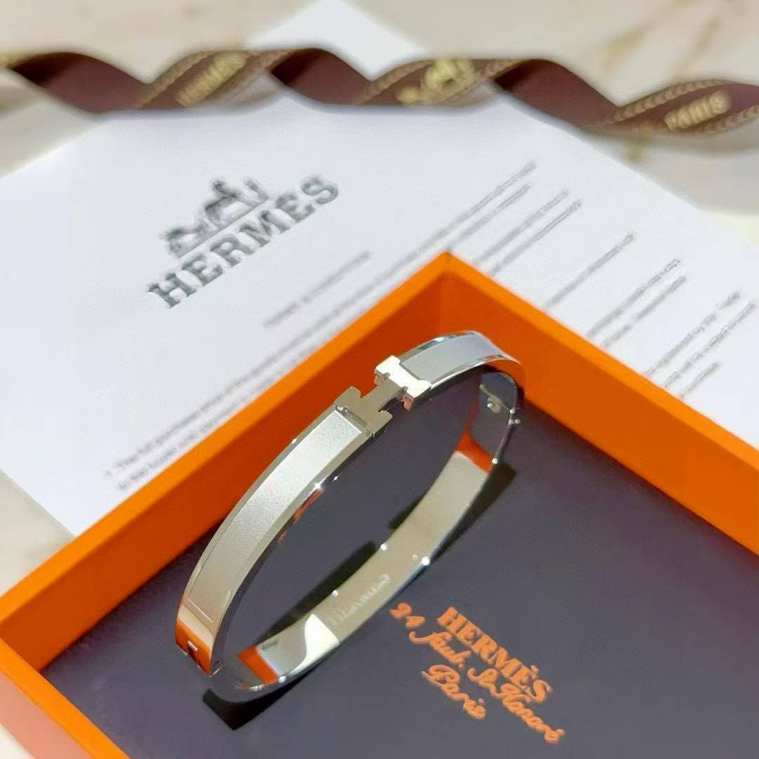 H**mes bracelet