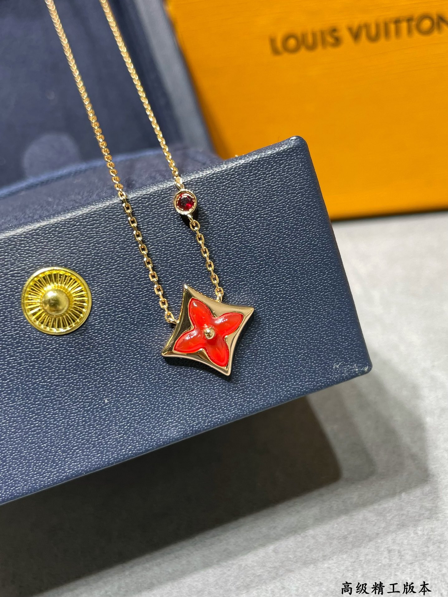 l0*is v*t0n square red Di*m*nd mother-of-pearl necklace