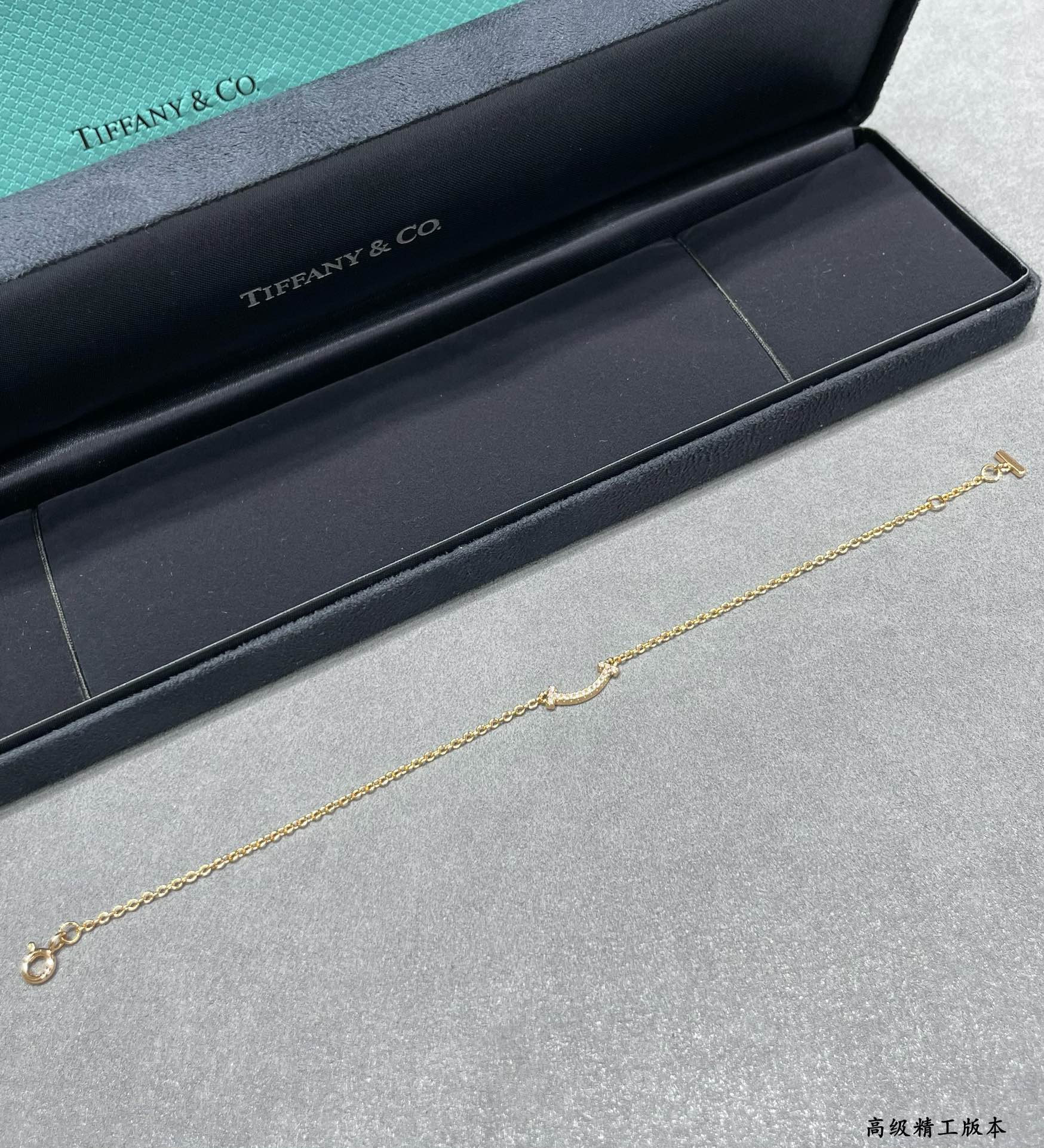 t*f*ny & co. mini smile Di*m*nd pendant bracelet