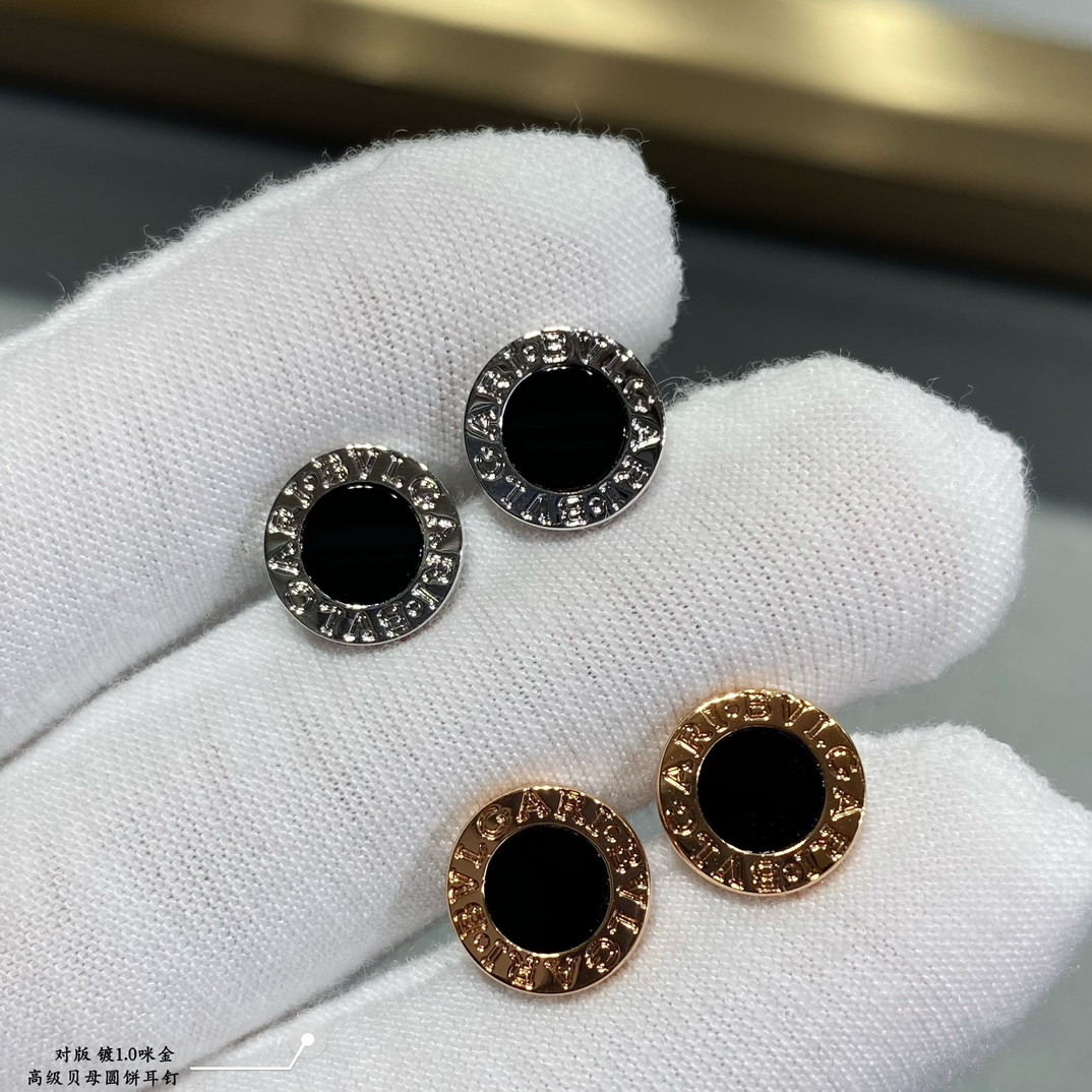 B*l*ai round cake earrings