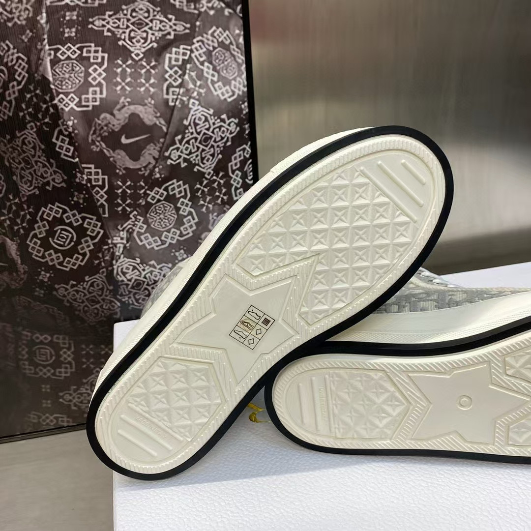 ua D*or sneaker