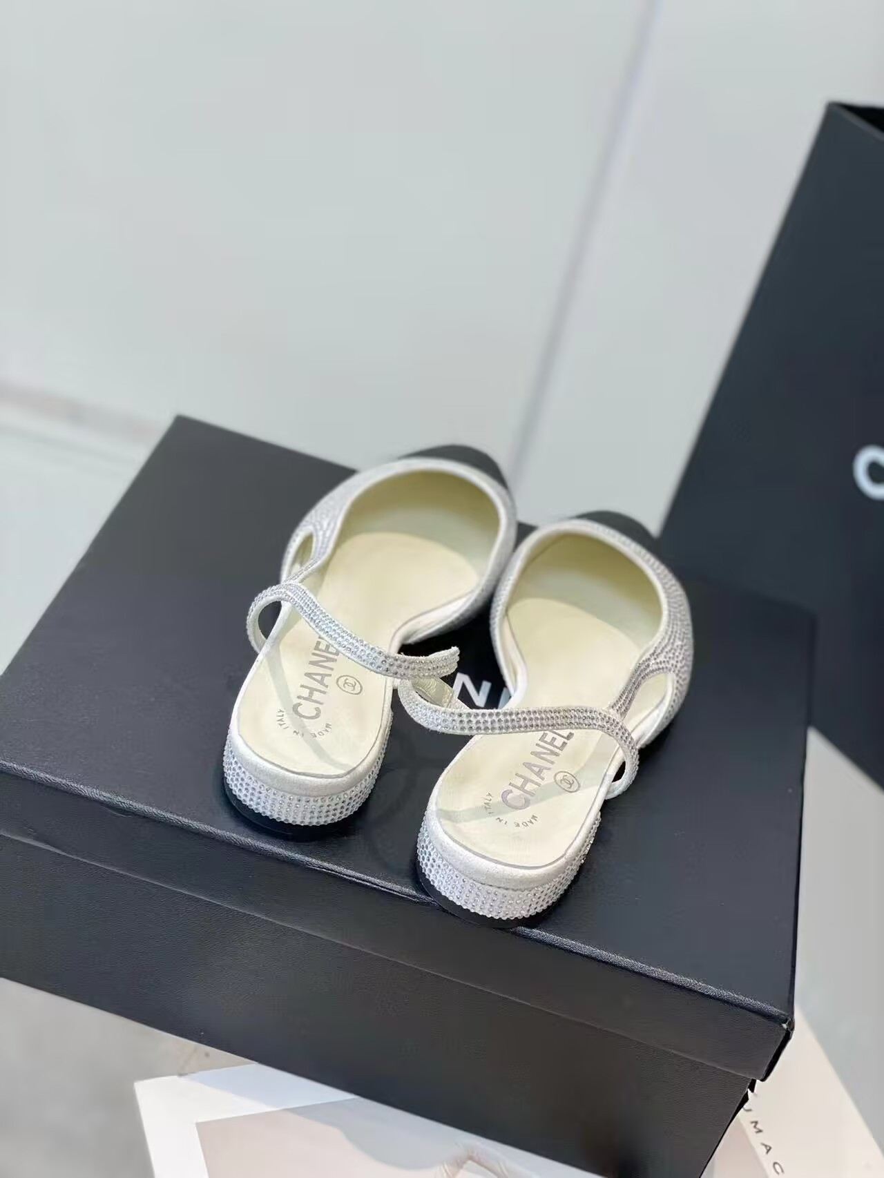 ua Ch*el slingbacks
