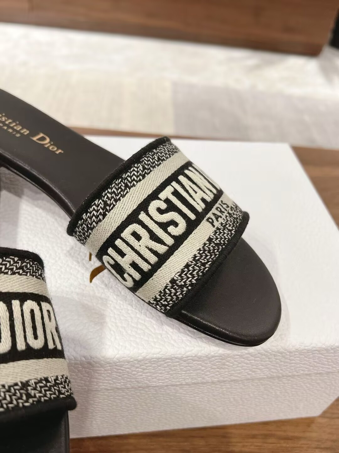 ua D*or dway slide