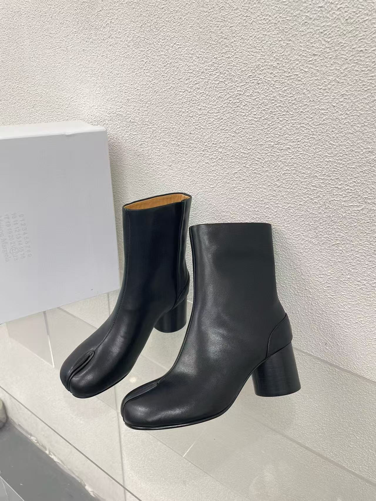 ua ma*s*n Ma*i*la tabi ankle boots