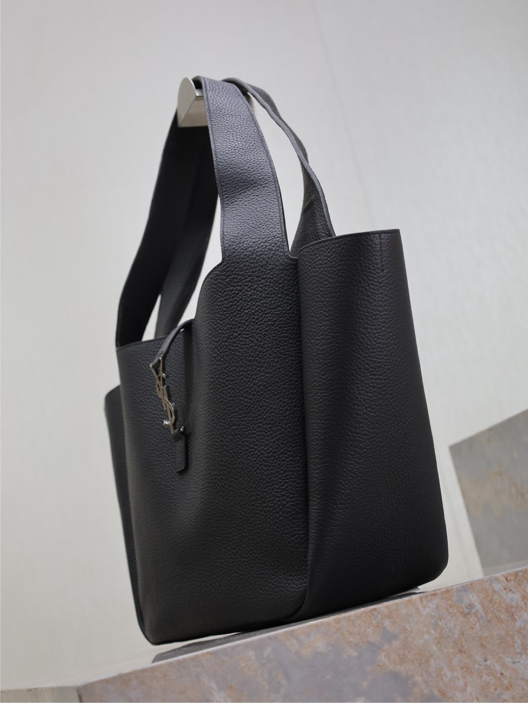 Y*L le 5 À 7 bea in grained leather 50×28×18cm