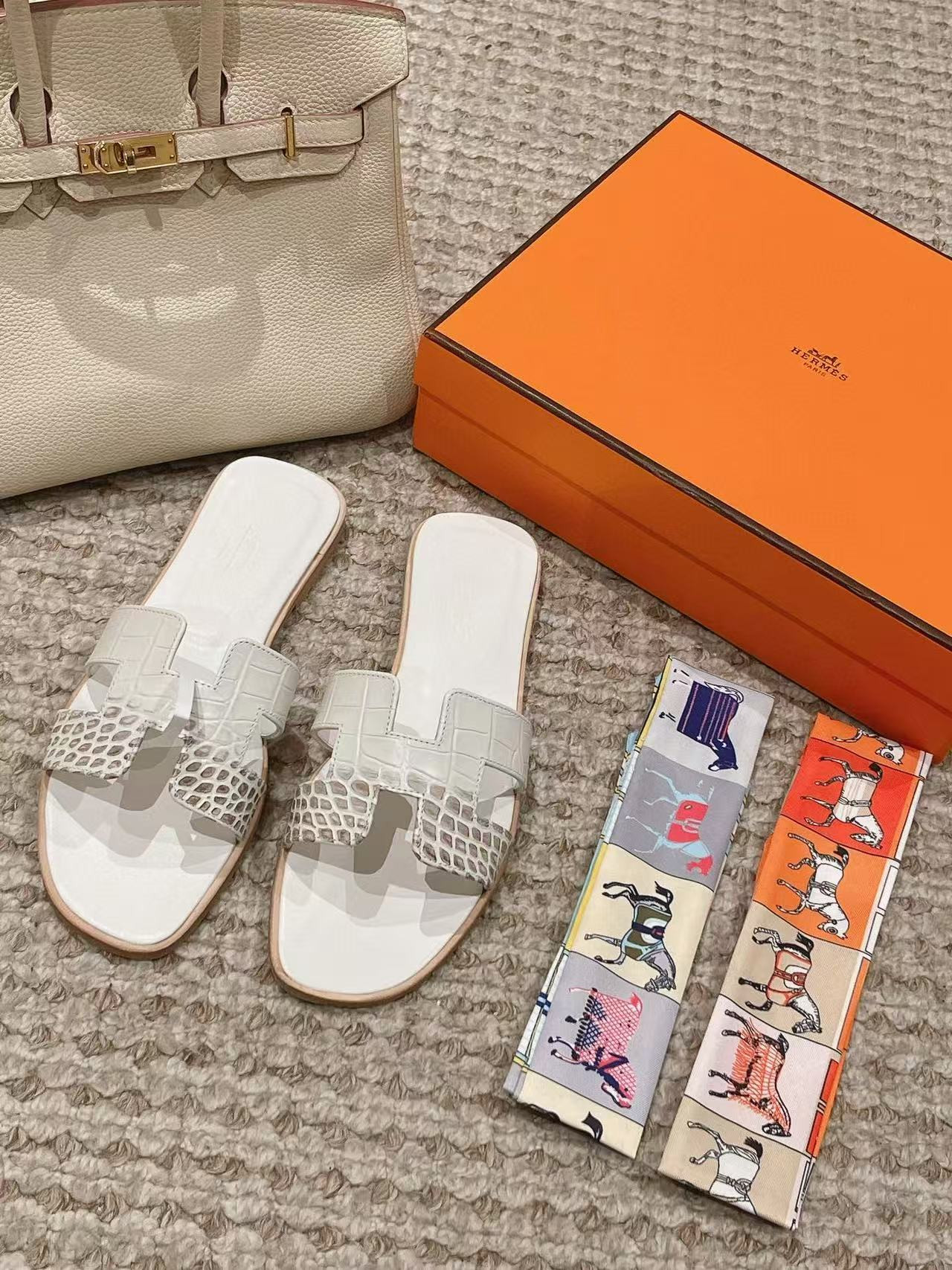 ua H**me5 oran sandal