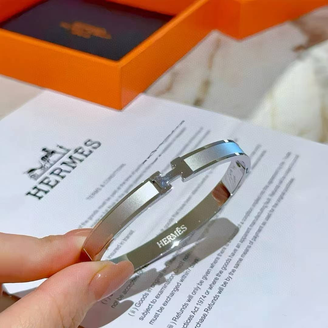 H**mes bracelet