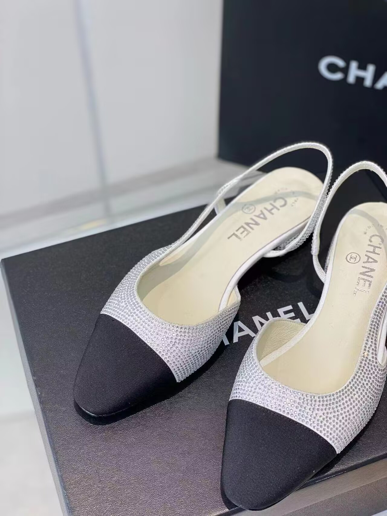 ua Ch*el slingbacks