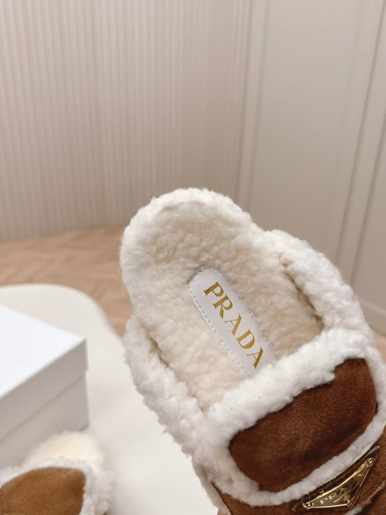 ua Pra*a suede slides