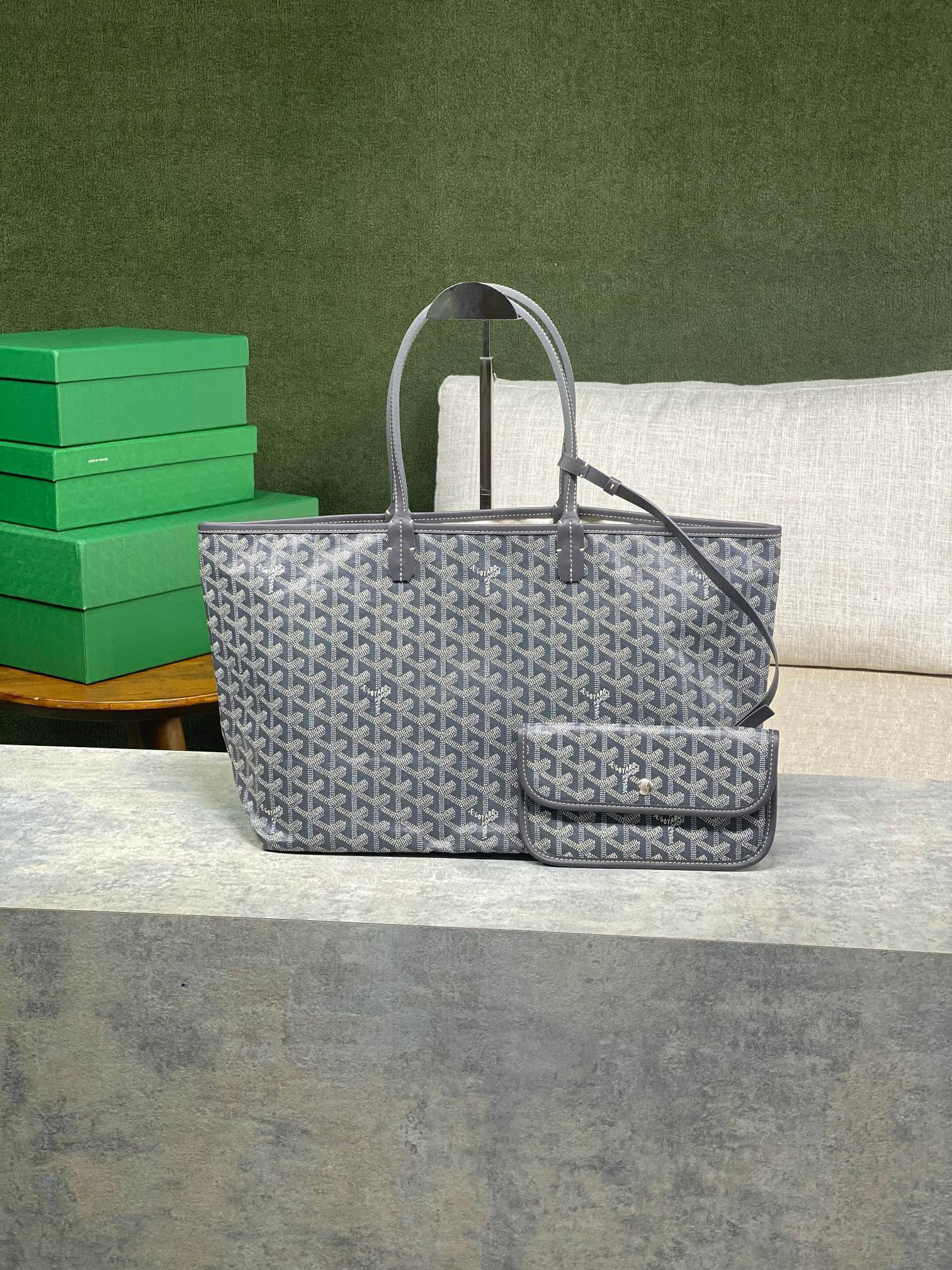 Go*ard small saint l0*is bag 28 cm x 15 cm x 34 cm