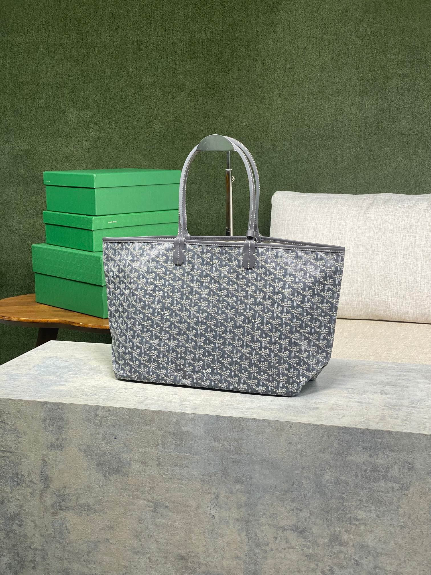 Go*ard small saint l0*is bag 28 cm x 15 cm x 34 cm