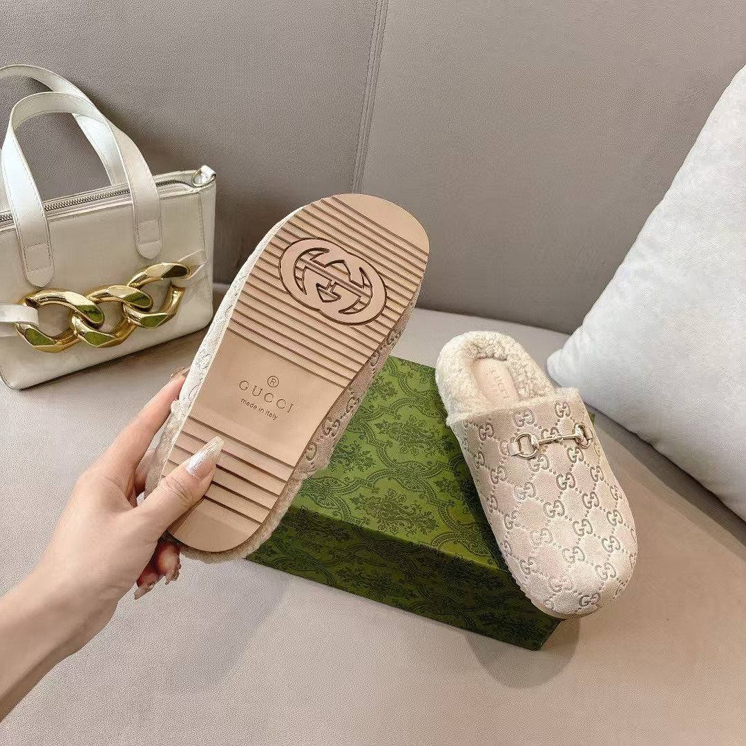 ua G*u*i cotton slippers