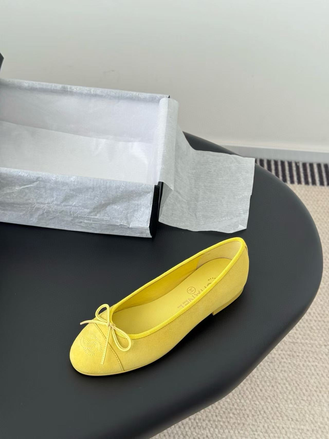 ua Ch*el ballet flats