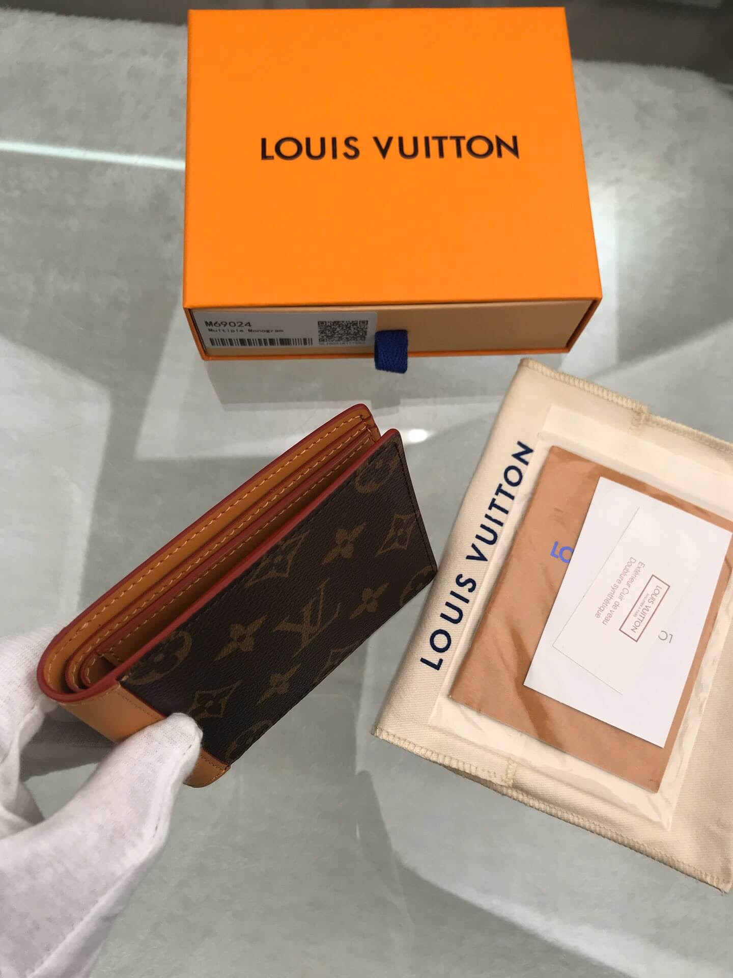 MULTIPLE WALLET M69024