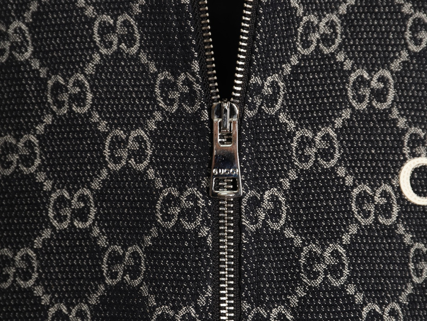 G*u*i coats