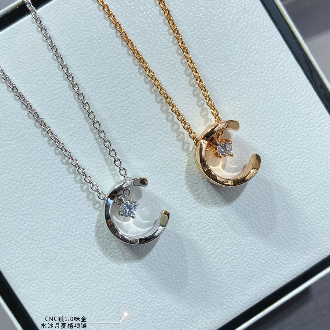 ch*el carved Di*m*nd-shaped sailor moon necklace