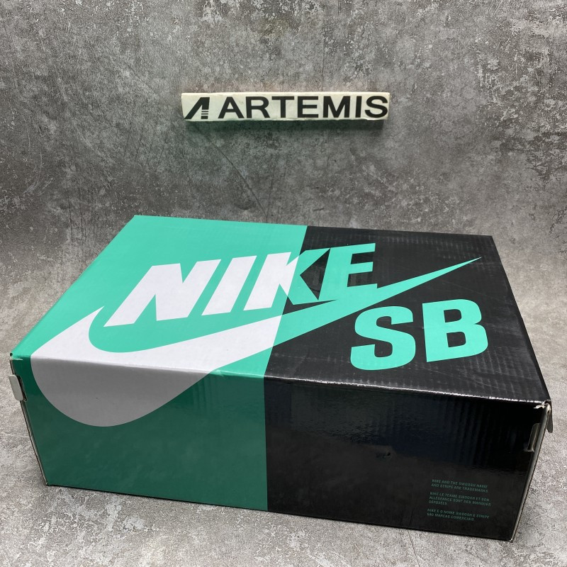 Nike SB Dunk Low