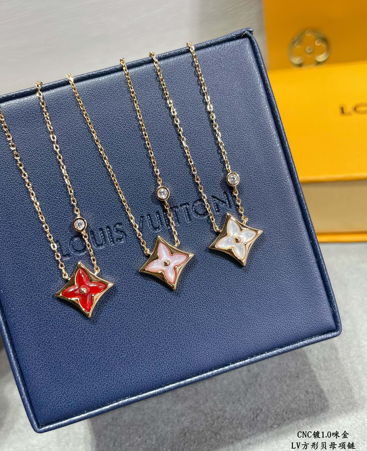l0*is V*t0n square mother-of-pearl necklace