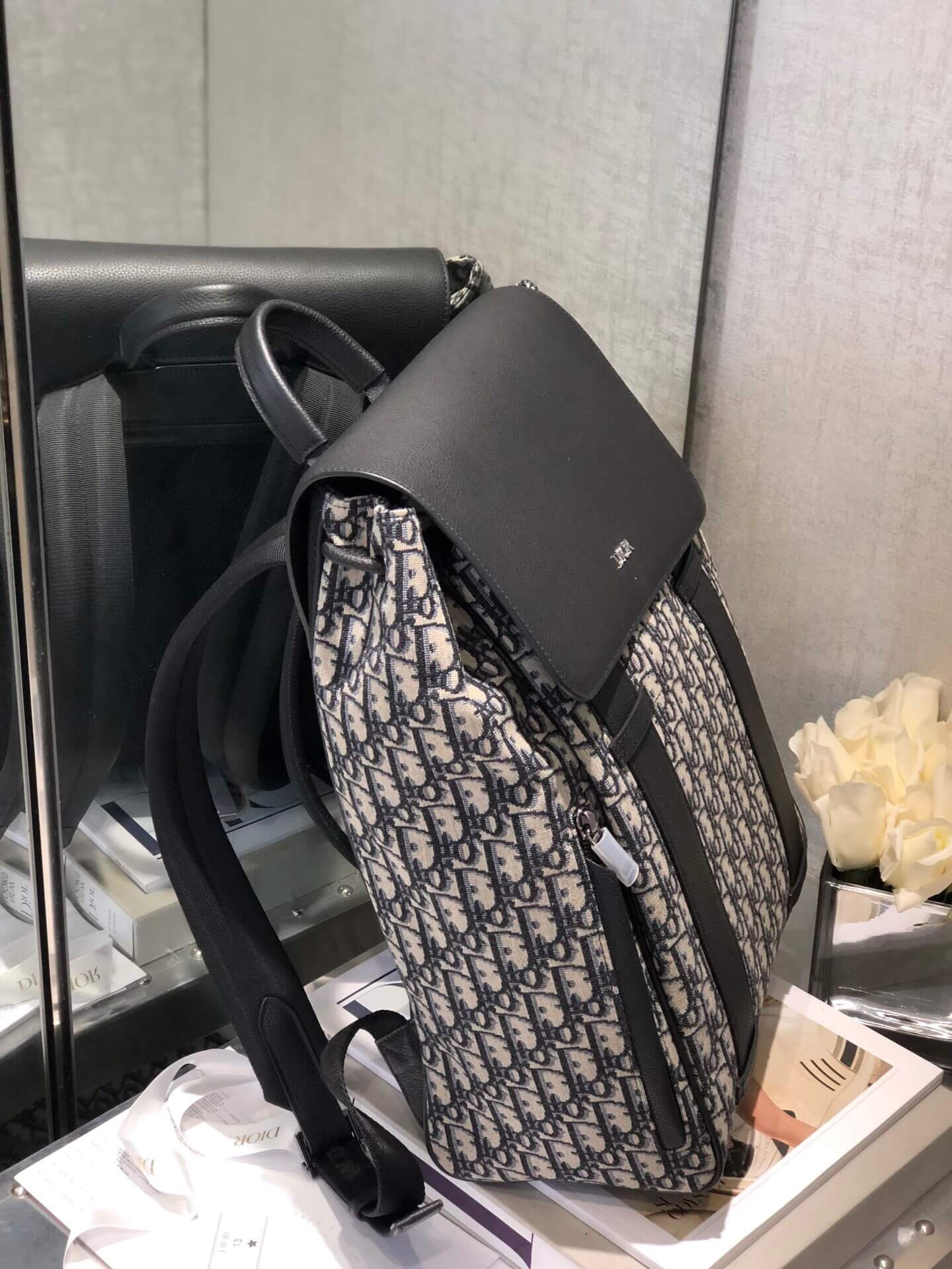 D*or backpack