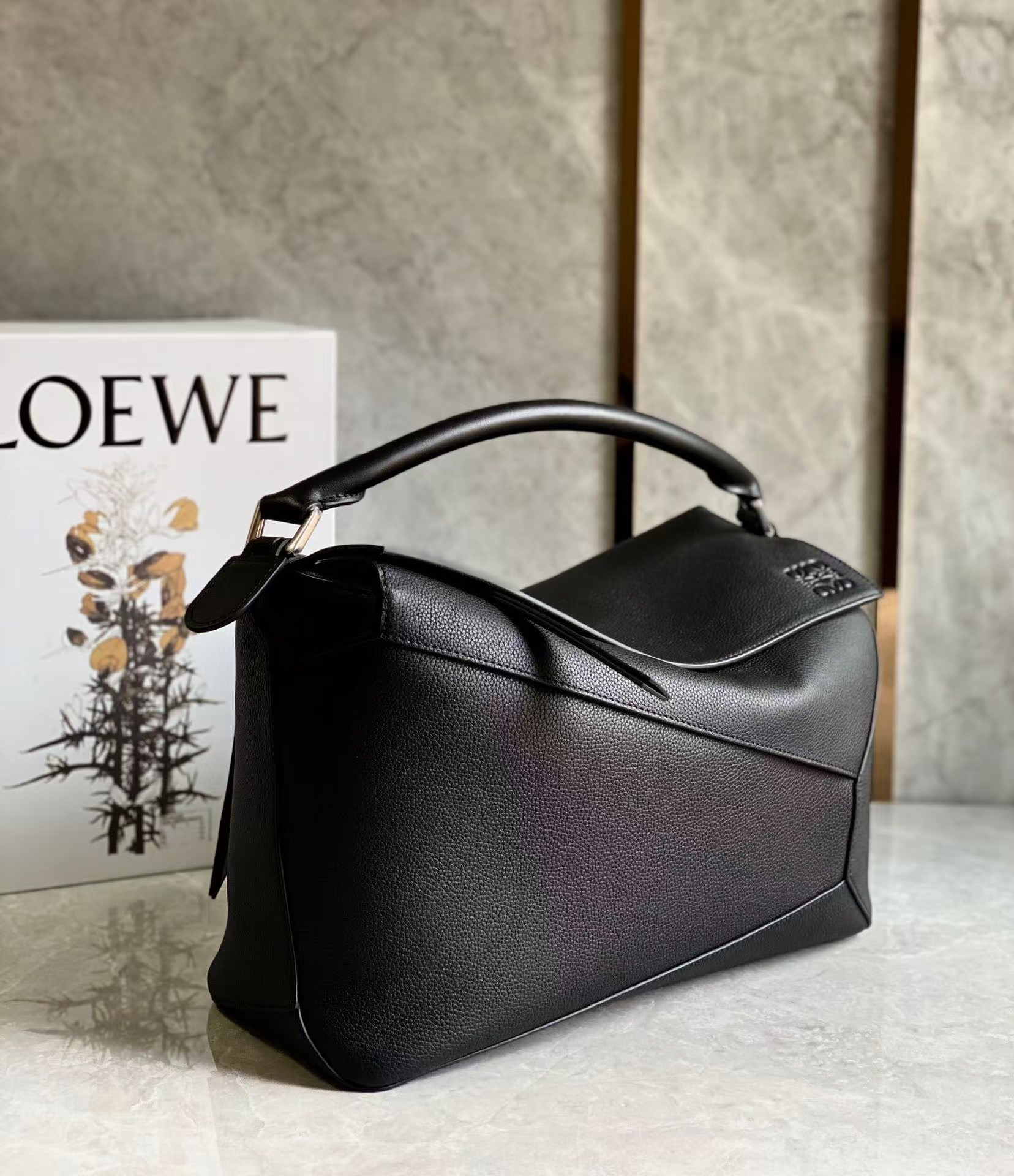 L0ew* puzzle edge 36.5 x 23 x 19 cm