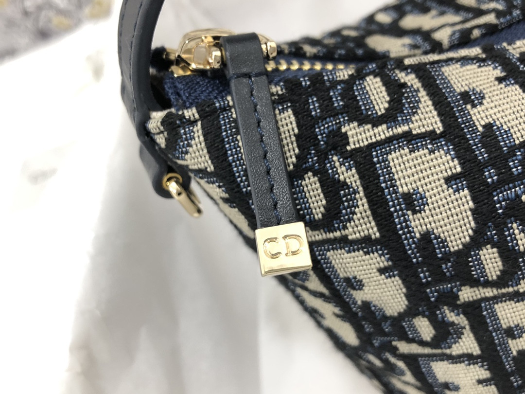 medium D*or travel nomad pouch