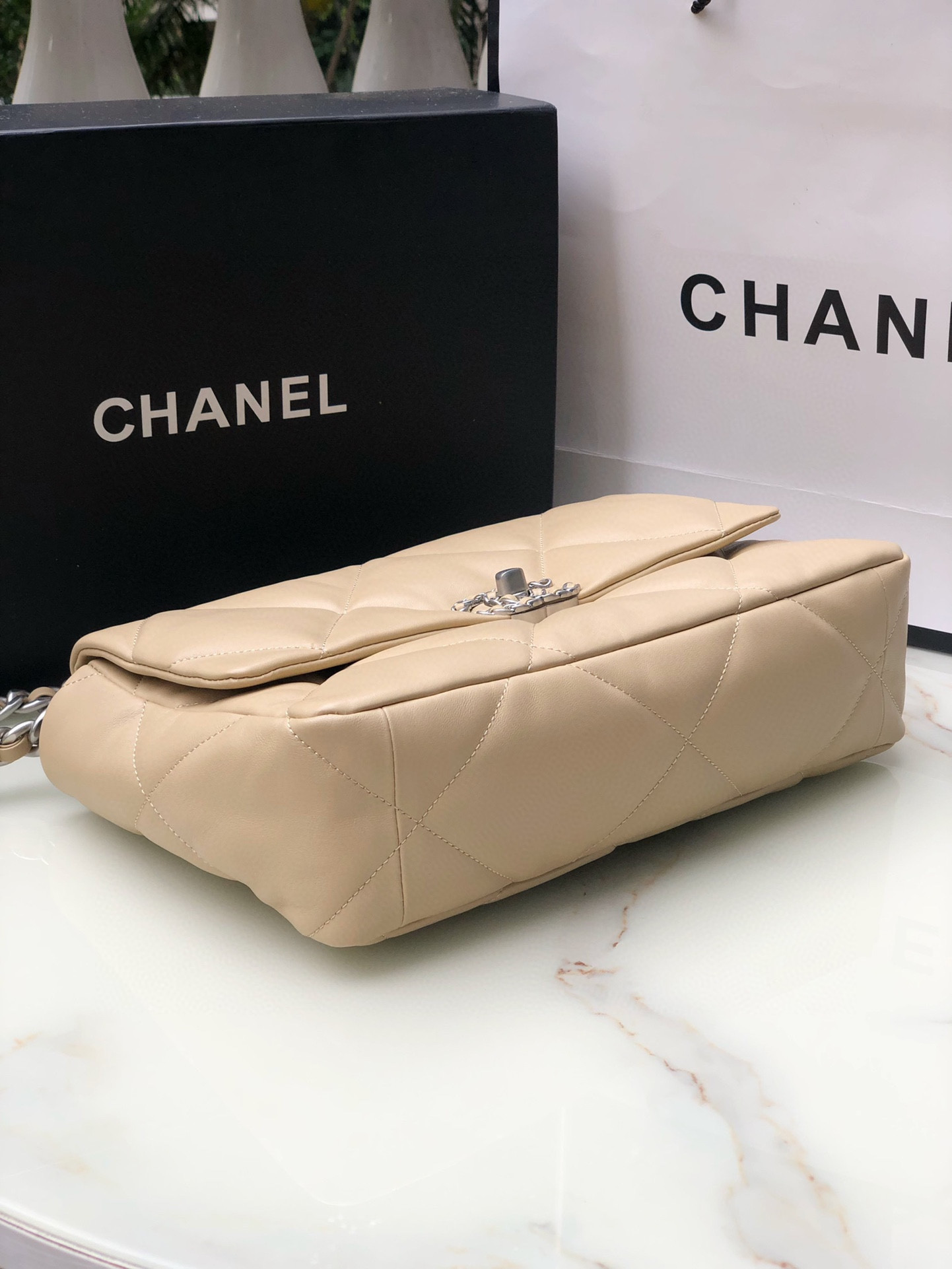 Ch*el 19 handbag shiny leather, gold-tone, silver-tone & ruthenium-finish metal beige 30x20x10cm