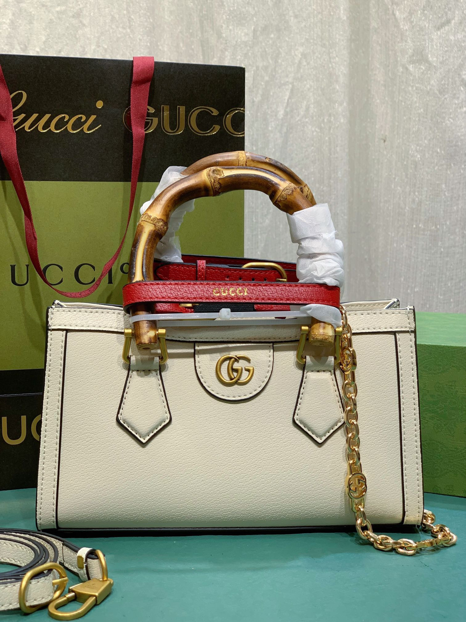 G*u*i diana small shoulder bag white 25w x 16h x 9d cm