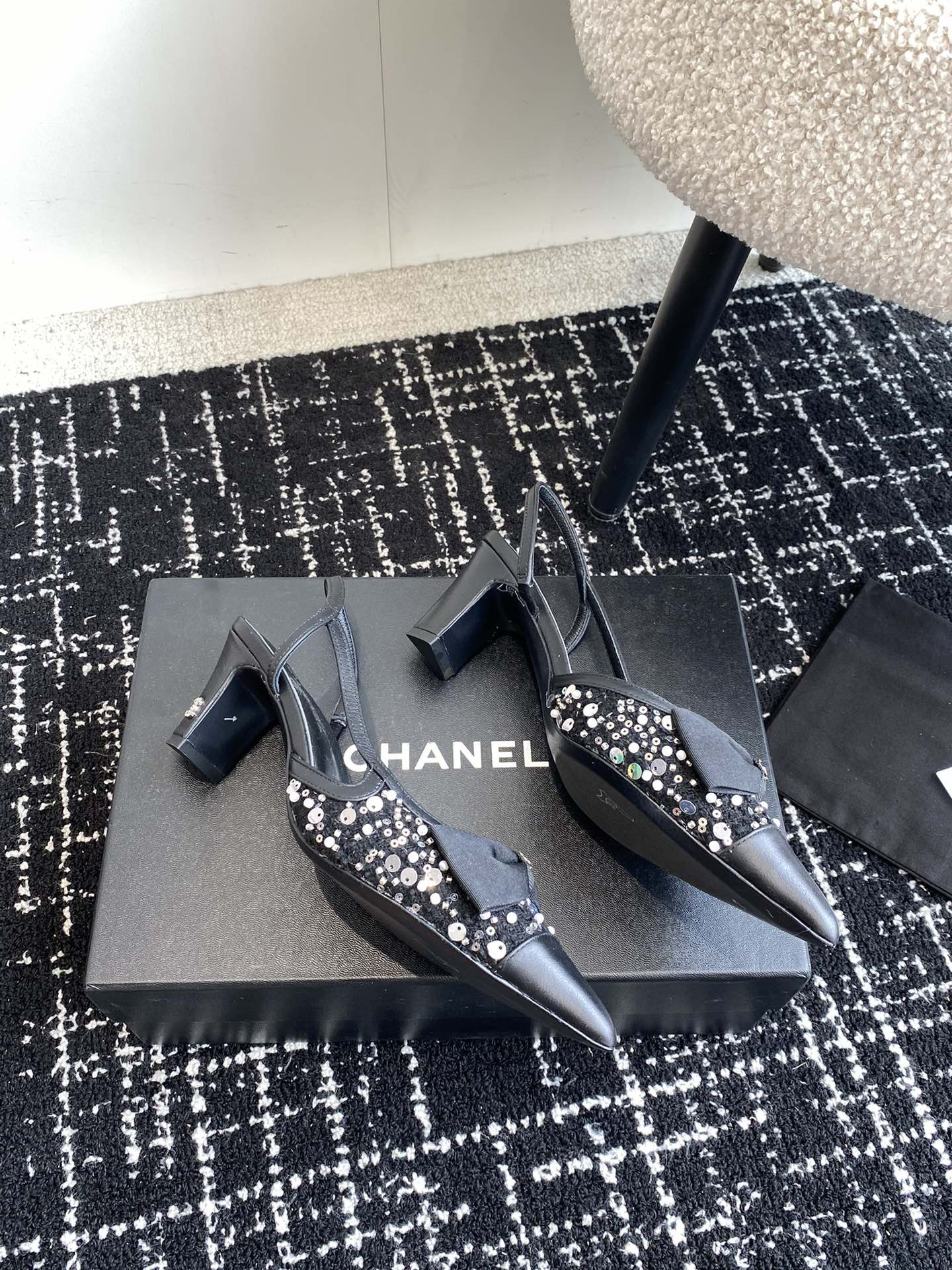ua Ch*el slingbacks