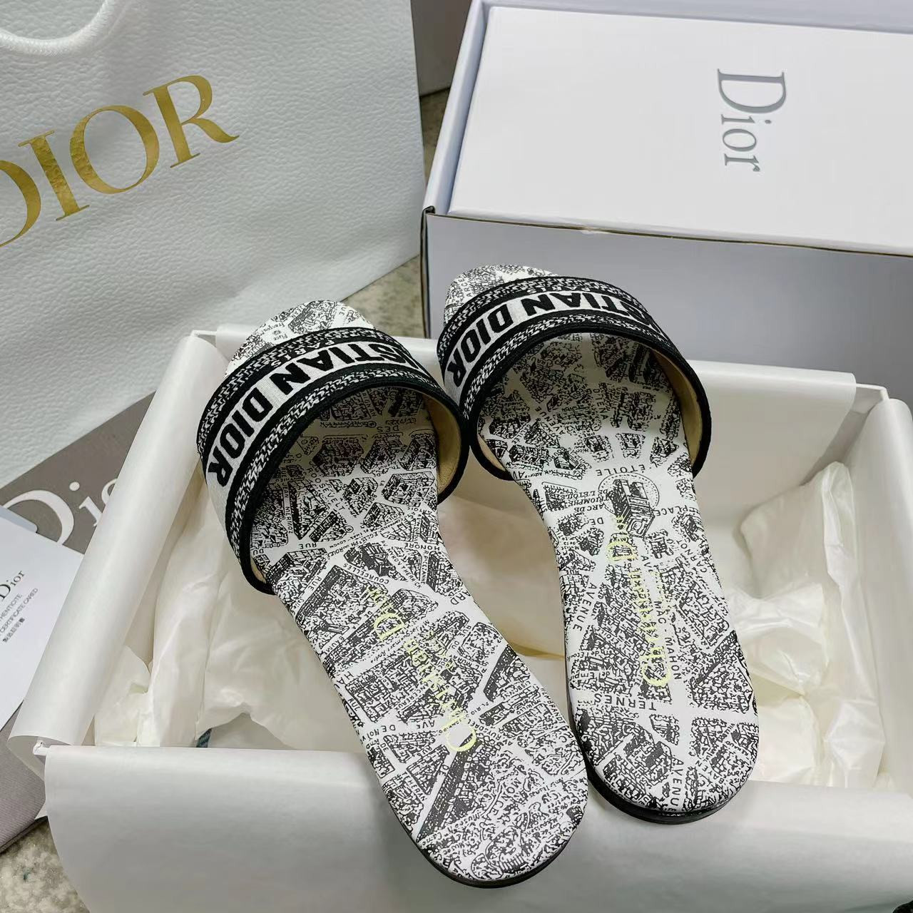 ua D*or dway slide