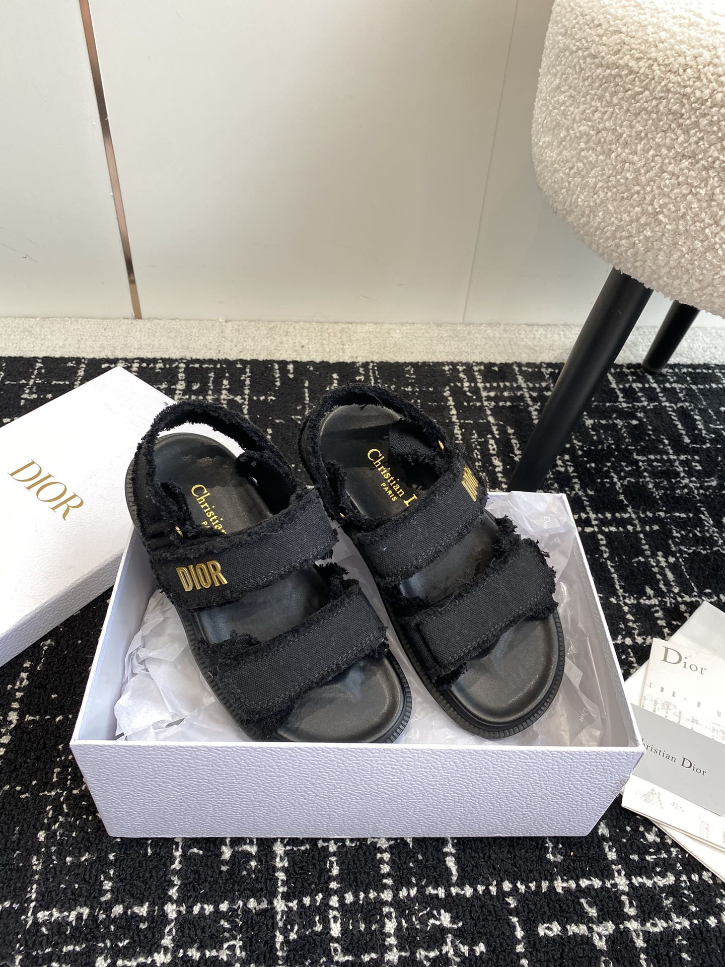 ua D*oract sandal