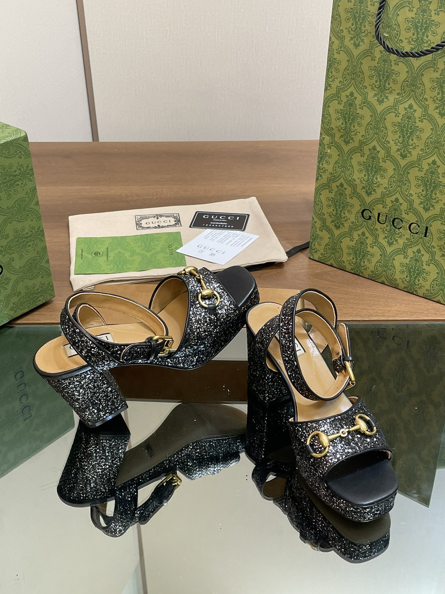 ua G*u*i horsebit platform sandal