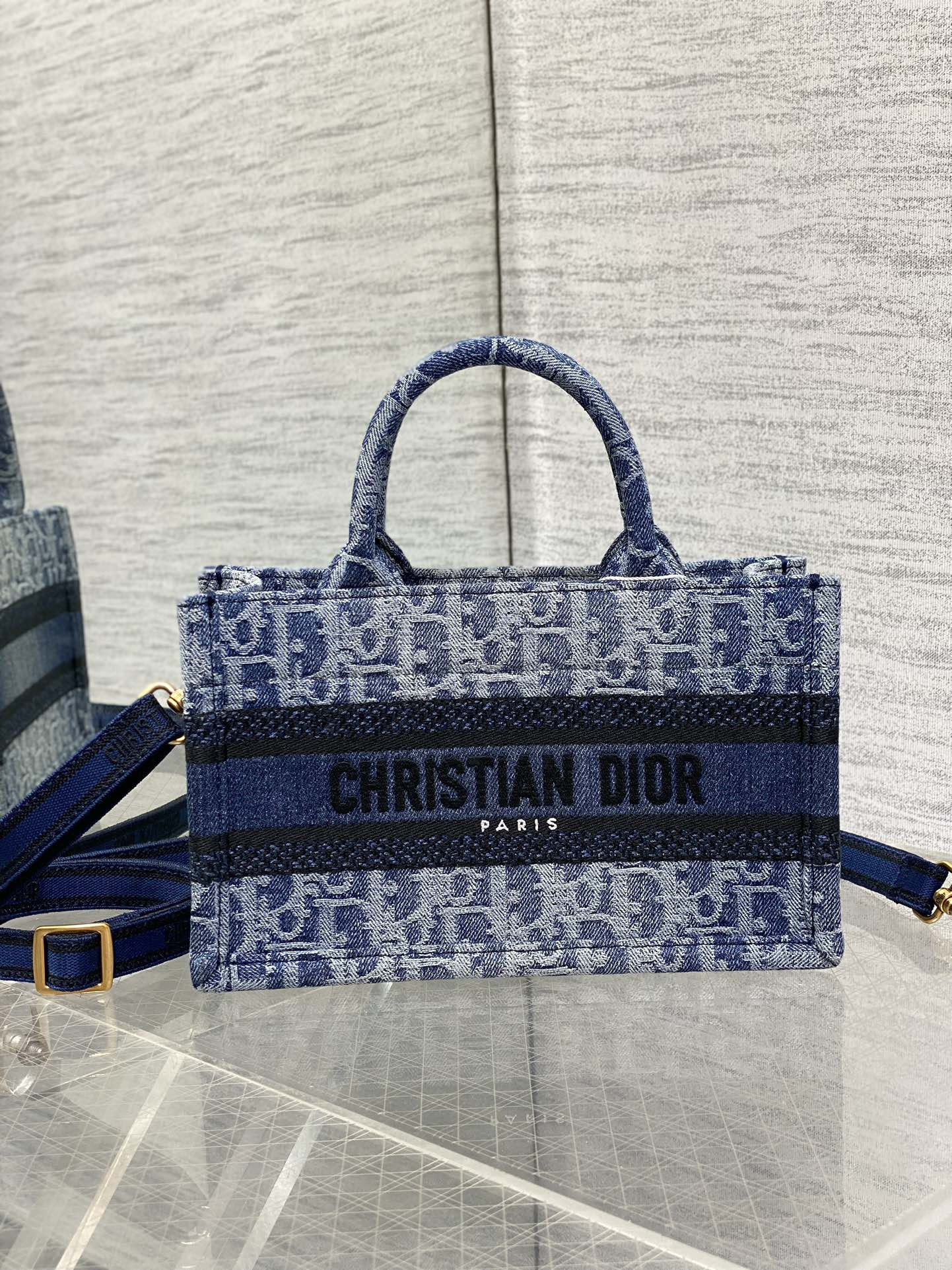 mini D*or book tote blue denim D*or oblique jacquard 21.5 x 13 x 7.5 cm