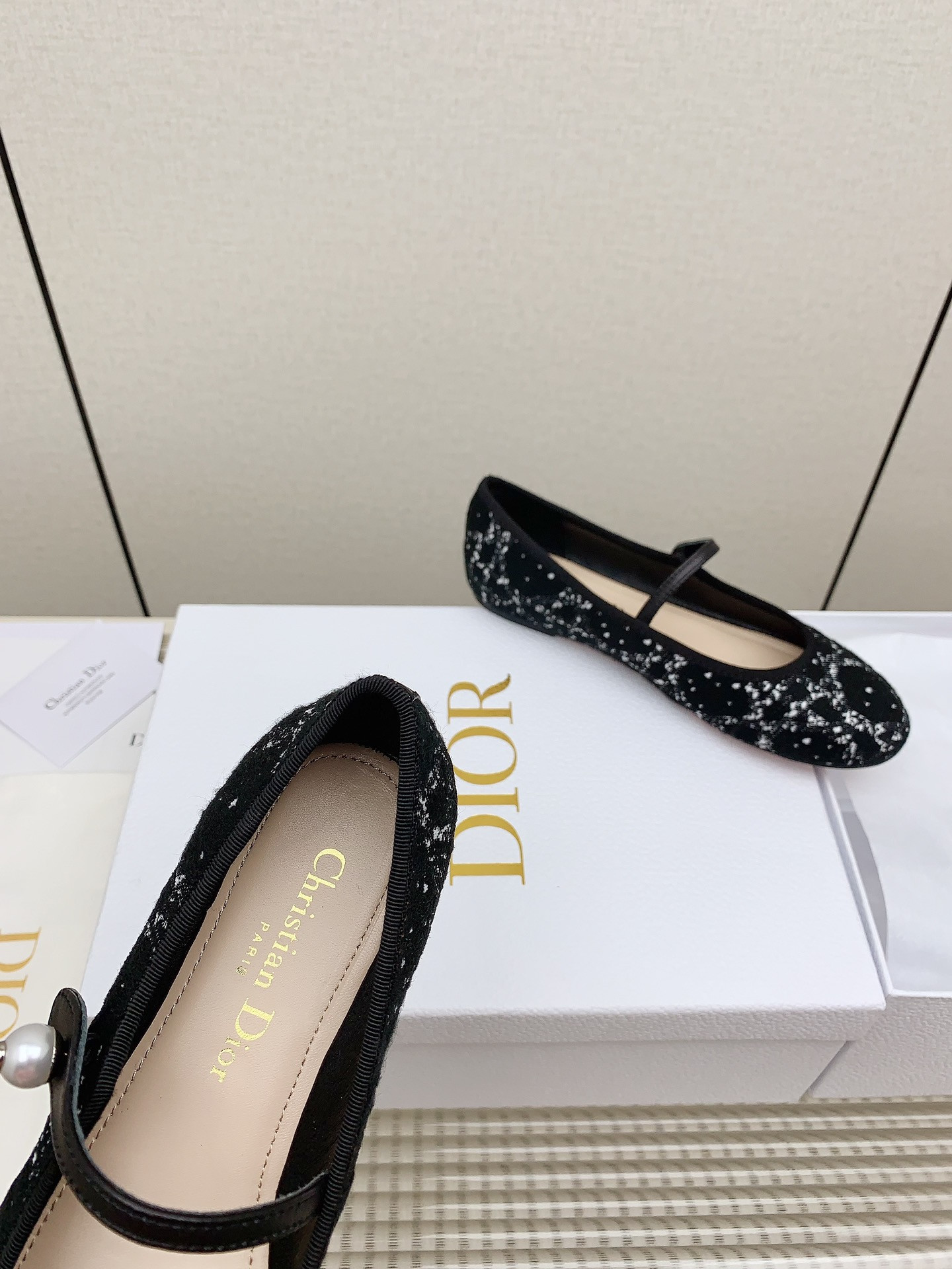ua D*or ballet flat