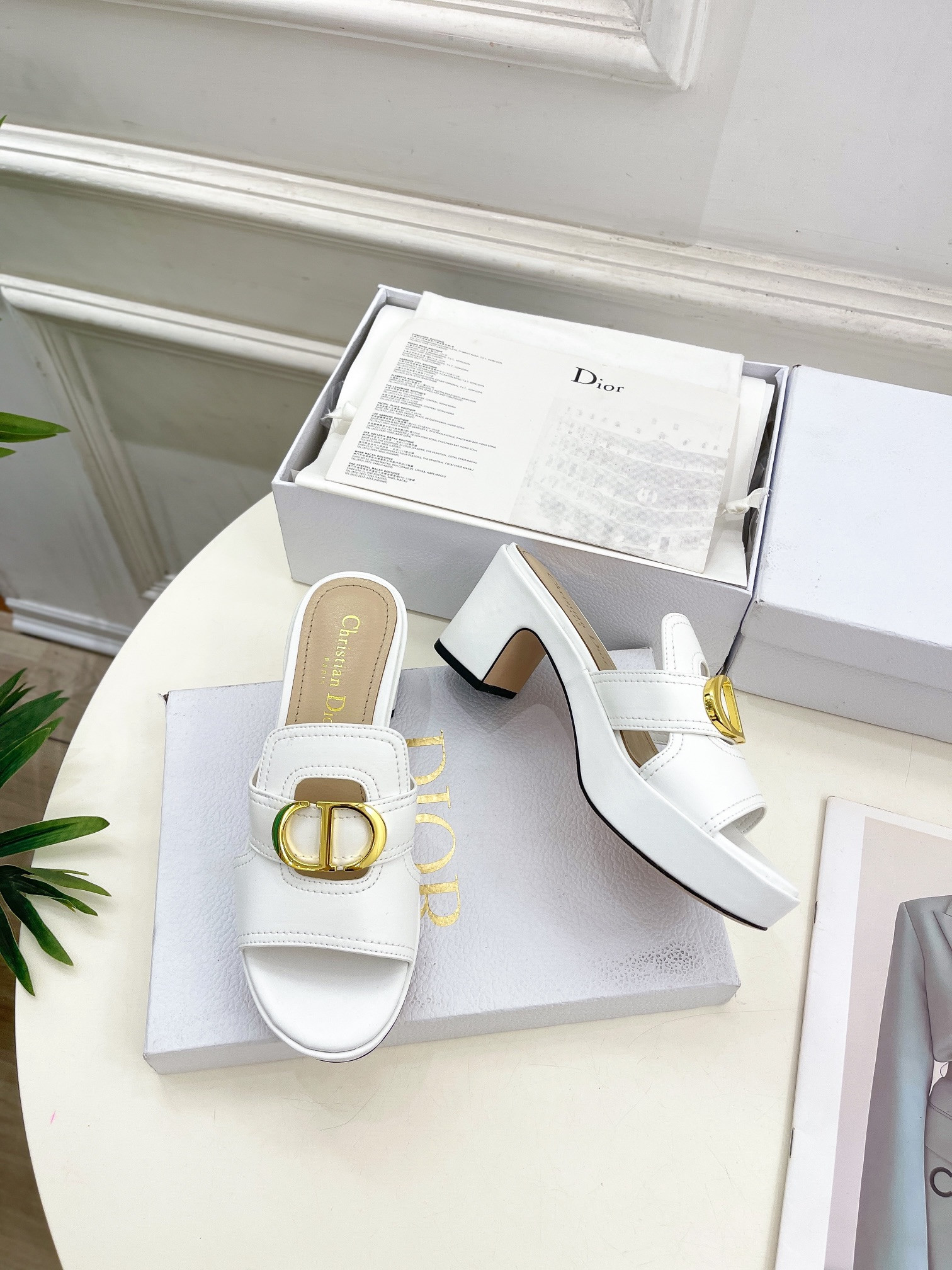 ua D*or 30 montaigne platform slide