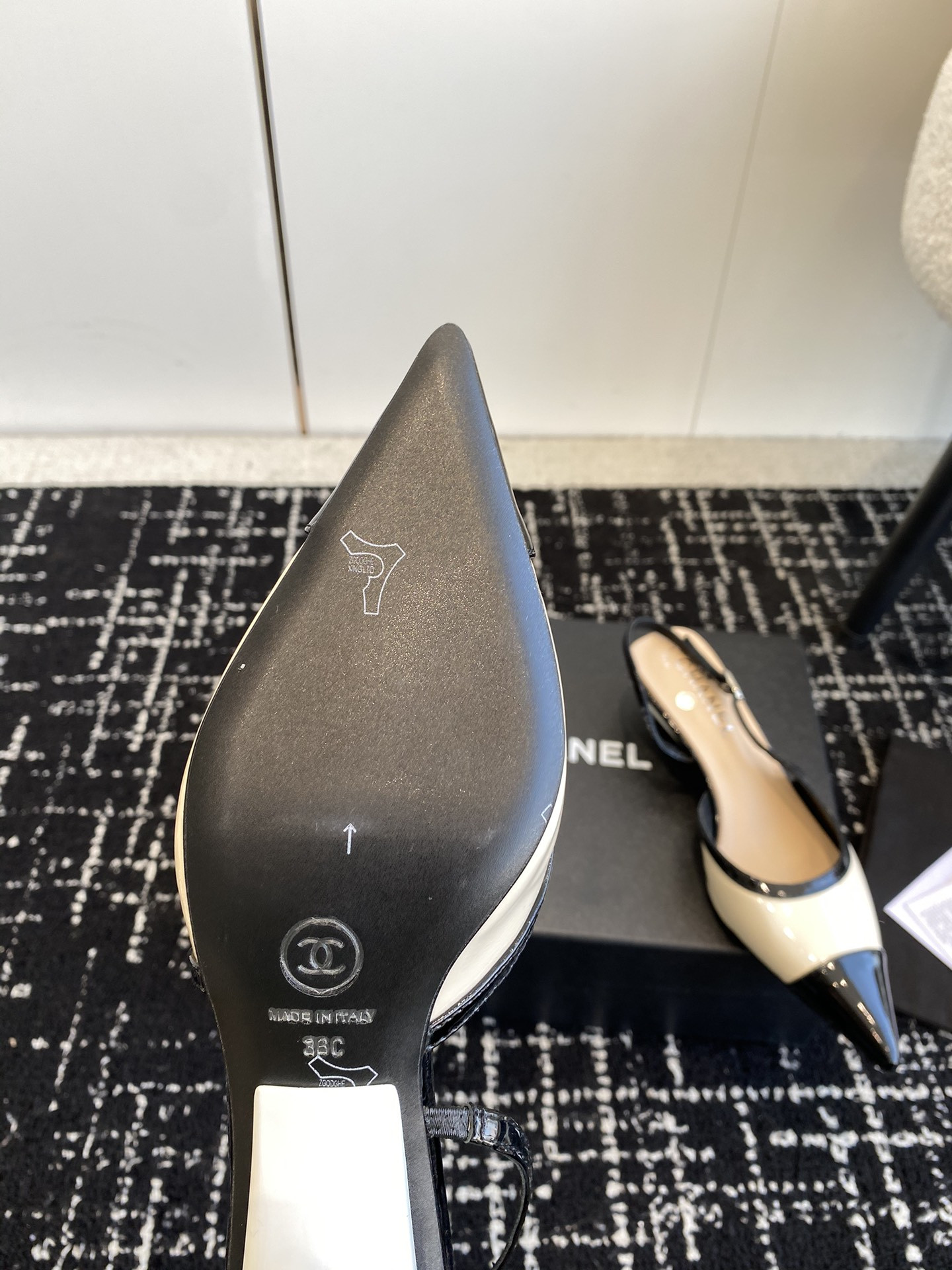 ua Ch*el slingbacks