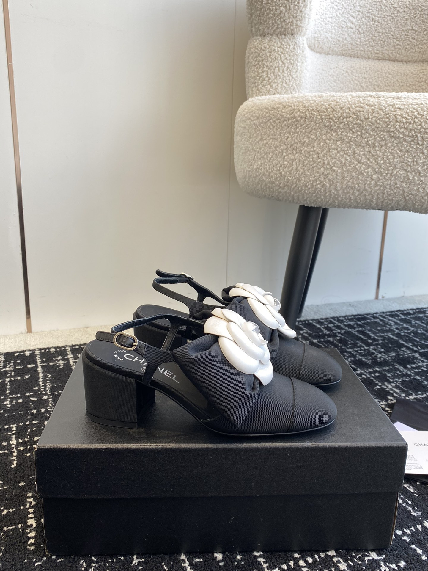 ua Ch*el slingbacks