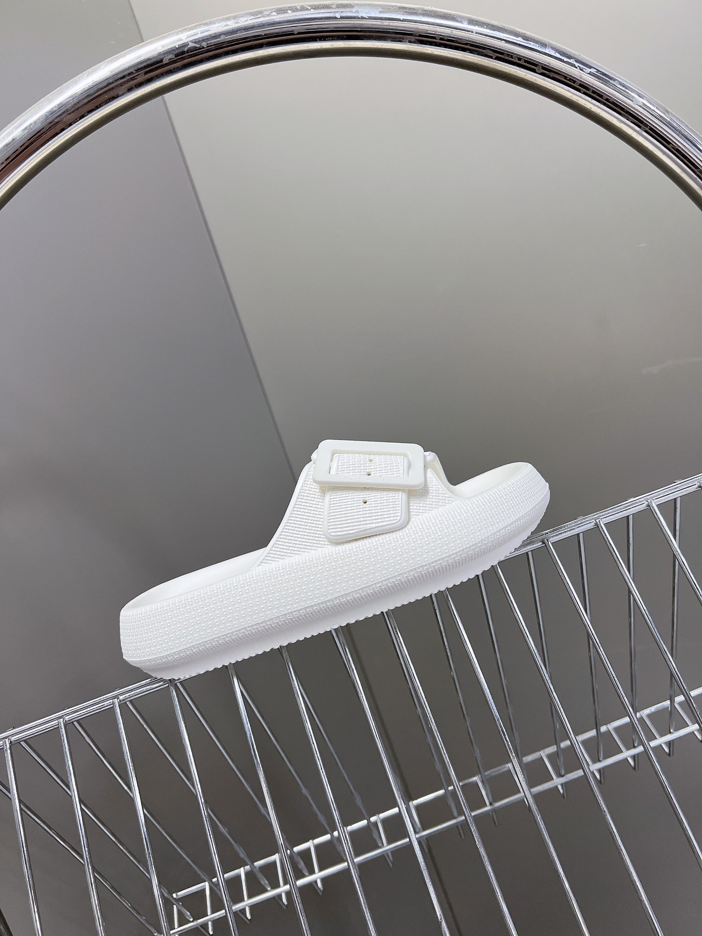 ua D*or slide
