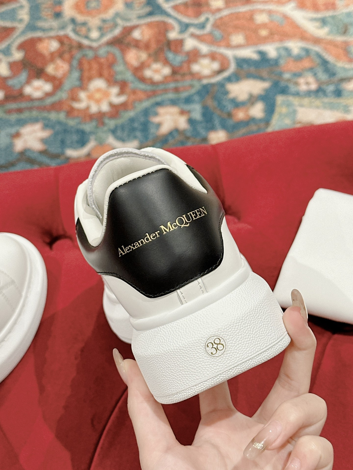 ua ale*d*r M*Q*en oversized  white black