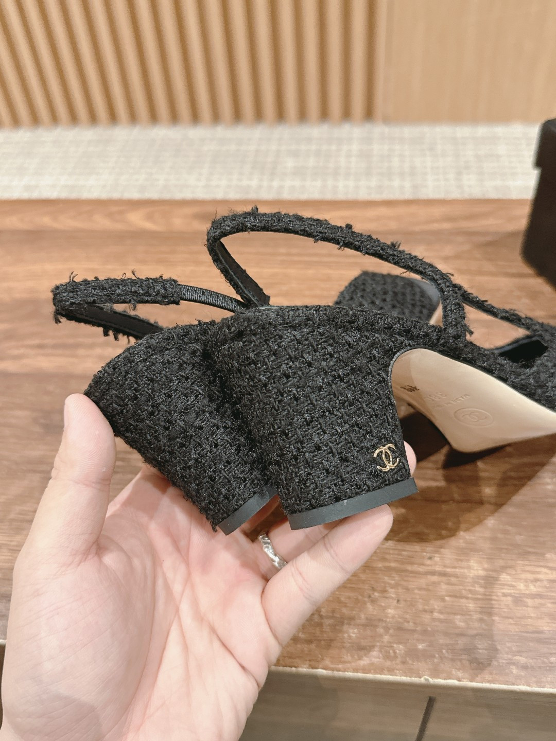 ua Ch*el slingbacks