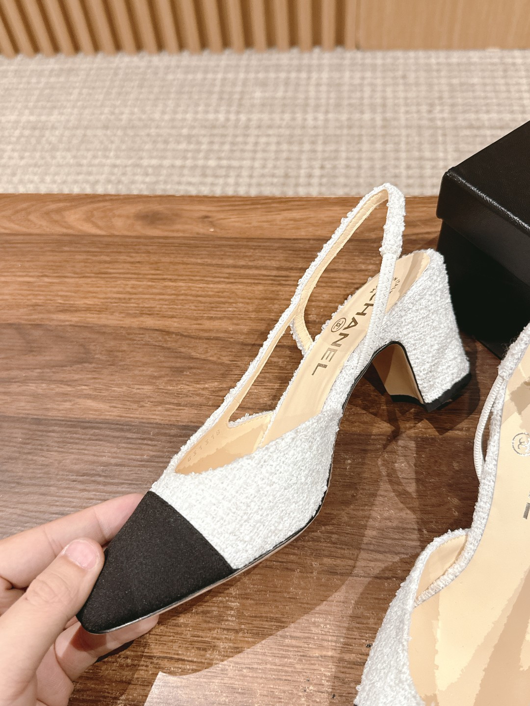 ua Ch*el slingbacks